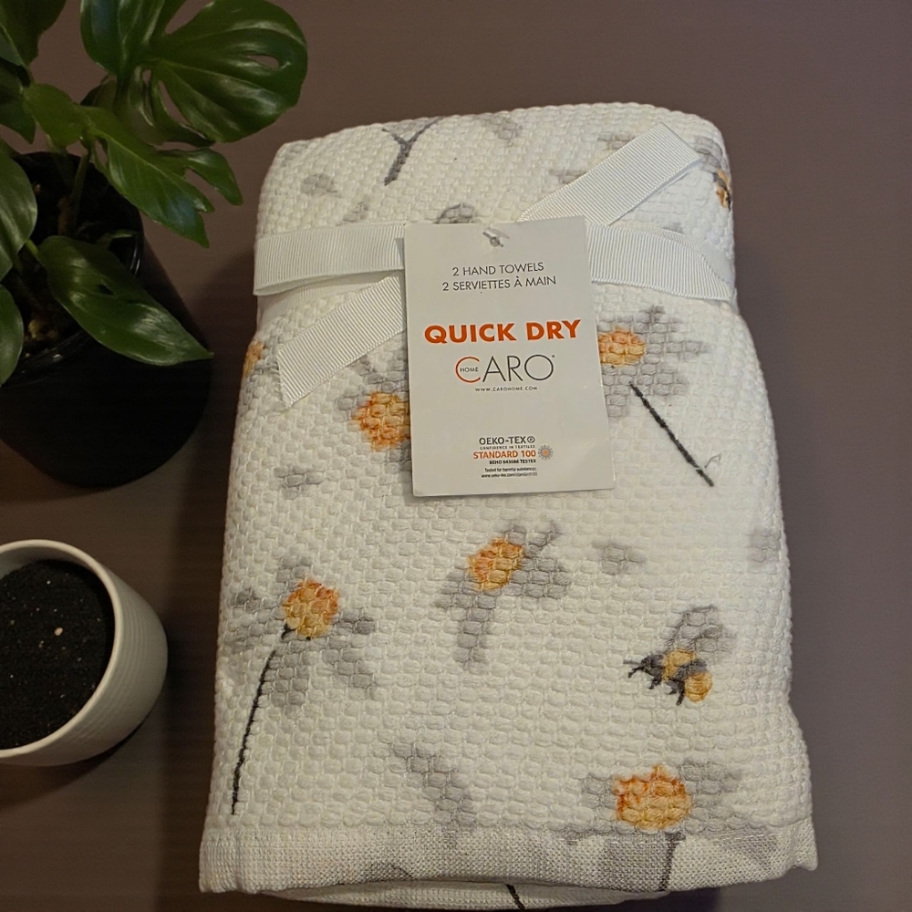 Caro Home 2 Hand Towels Quick Dry Bees Floral Yellow White Gray NWT